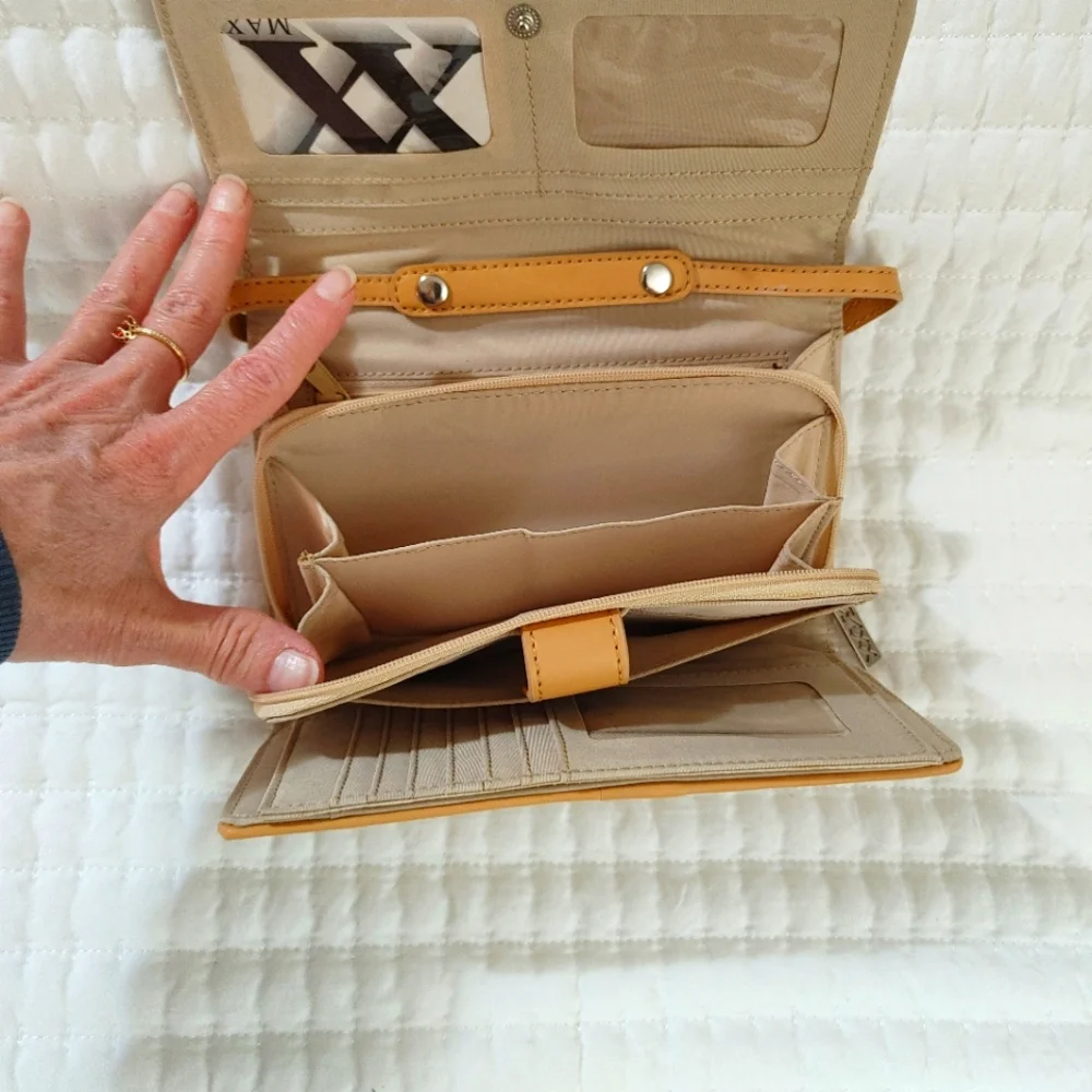 Maxx New York crossbody bag - Picture 3 of 3